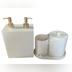 Horizon Group USA Cream Plastic Bathroom Set Brand New.